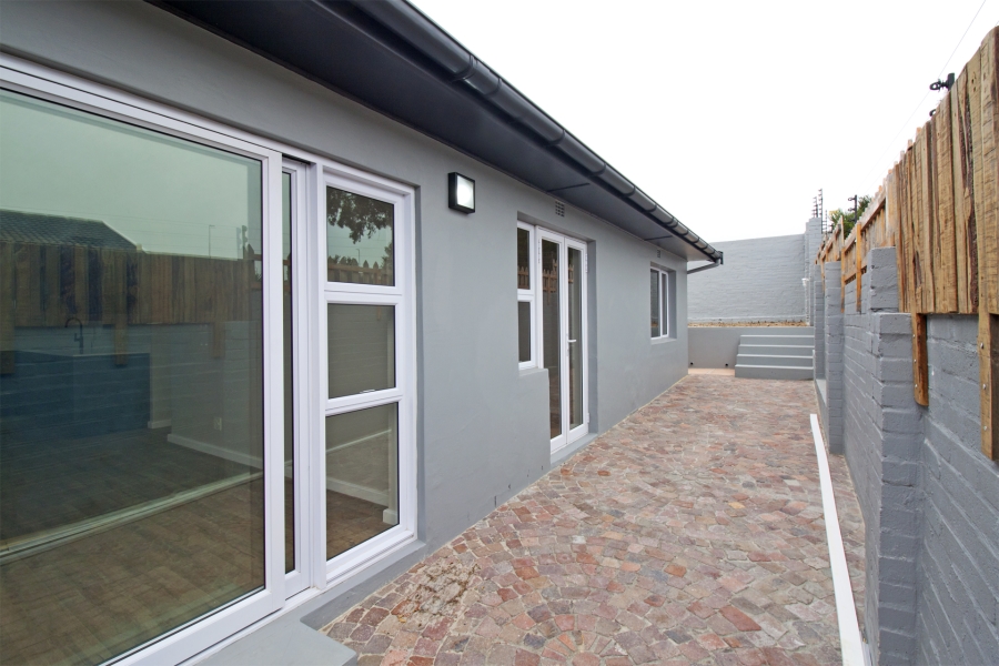 To Let 3 Bedroom Property for Rent in Sunnydale Western Cape